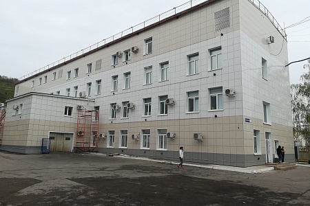 Административно-бытовой корпус г. Жигулевск. Комбинированный фасад- керамогранит и металлокассеты